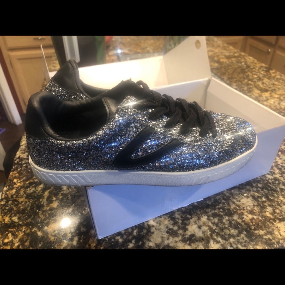 Sneakers - Picture 2 of 4
